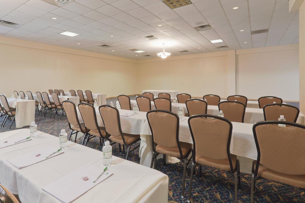 Wyndham Garden Conference Center Champaign - Urbana 호텔 외부 사진