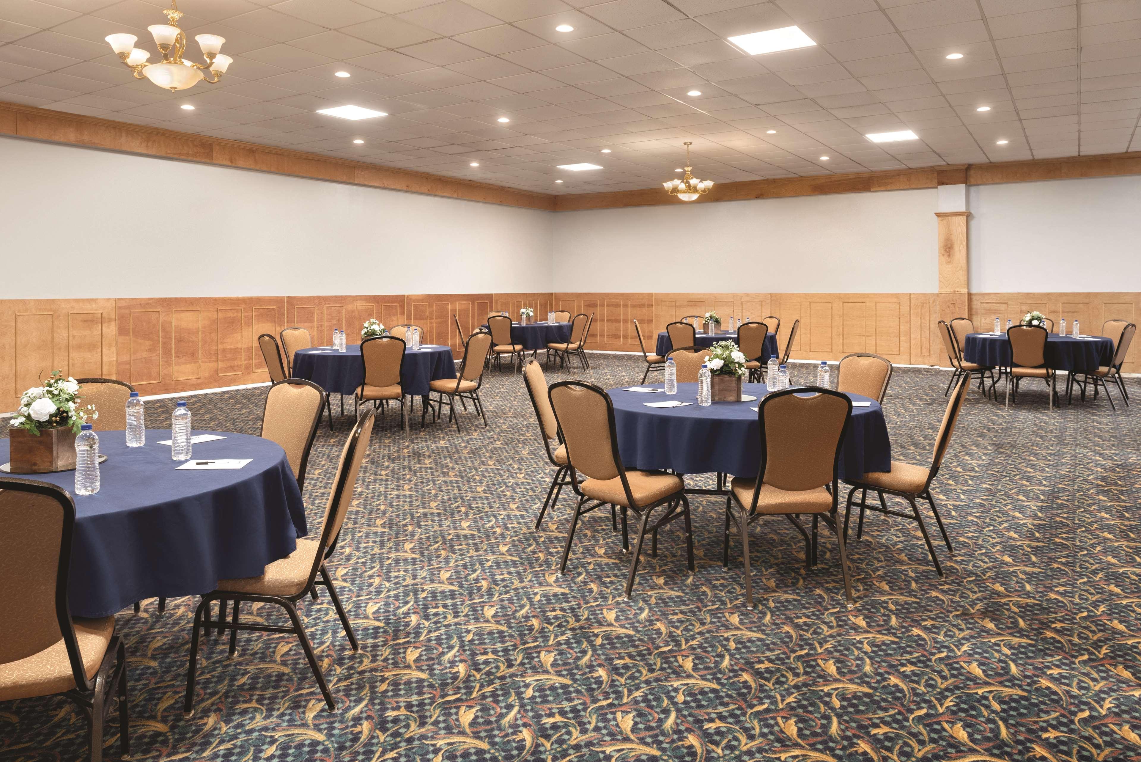 Wyndham Garden Conference Center Champaign - Urbana 호텔 외부 사진